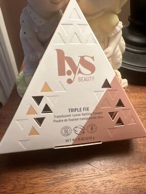 Lys Triple Fix Translucent Loose Setting Powder   BNIB